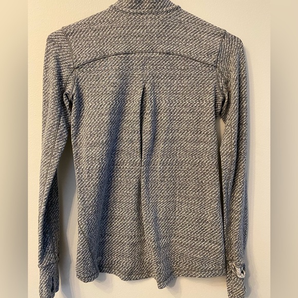 Lululemon Gray Herringbone Half Zip running top Sz 2 - Picture 2 of 3